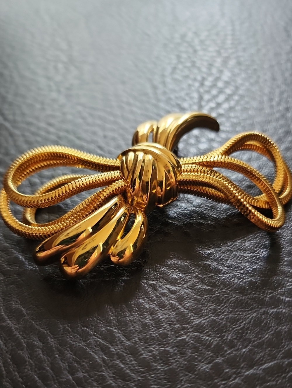 VTG Monet Gold Tone Bow Brooch
